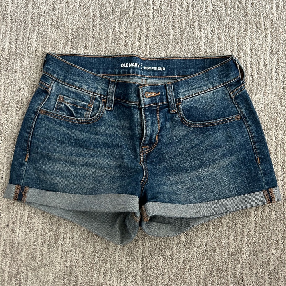 Old Navy Boyfriend jean shorts - medium wash - Size 0.